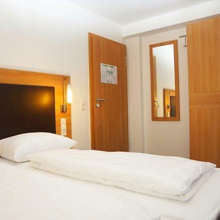 Hotel Krauthof ลุดวิกสบูร์ก ภายนอก รูปภาพ