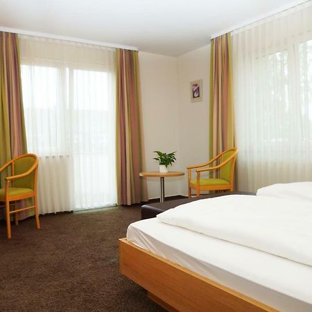 Hotel Krauthof ลุดวิกสบูร์ก ภายนอก รูปภาพ