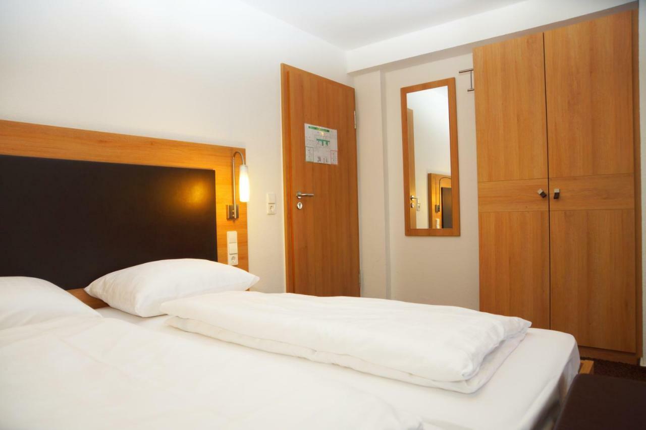 Hotel Krauthof ลุดวิกสบูร์ก ภายนอก รูปภาพ