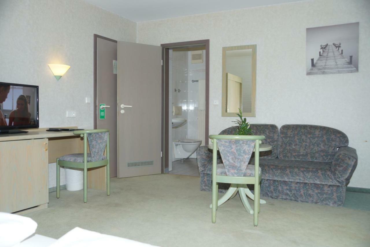 Hotel Krauthof ลุดวิกสบูร์ก ภายนอก รูปภาพ