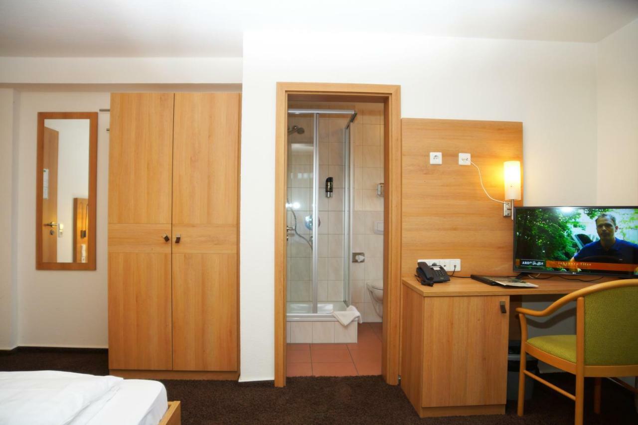 Hotel Krauthof ลุดวิกสบูร์ก ภายนอก รูปภาพ
