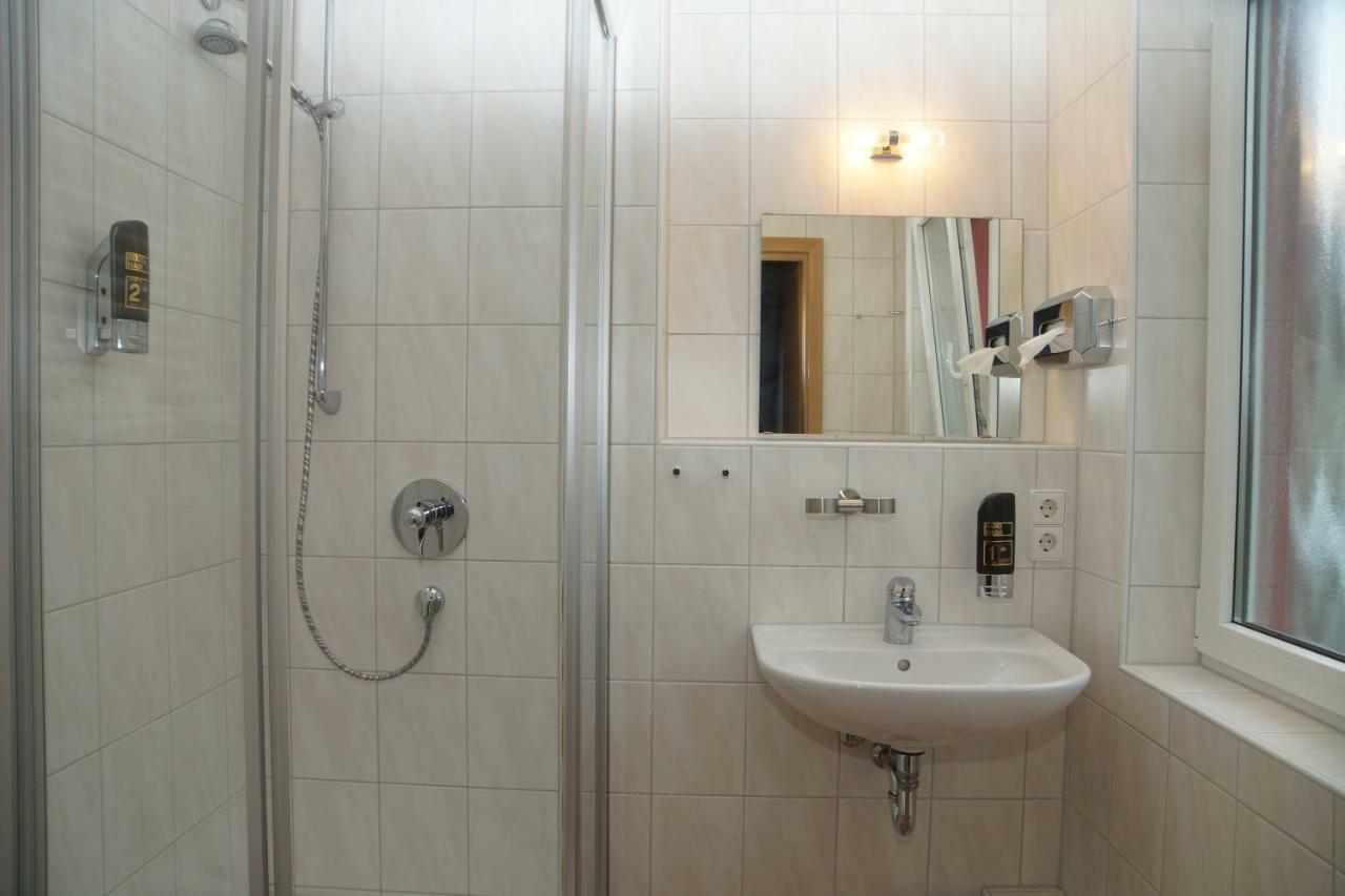 Hotel Krauthof ลุดวิกสบูร์ก ภายนอก รูปภาพ