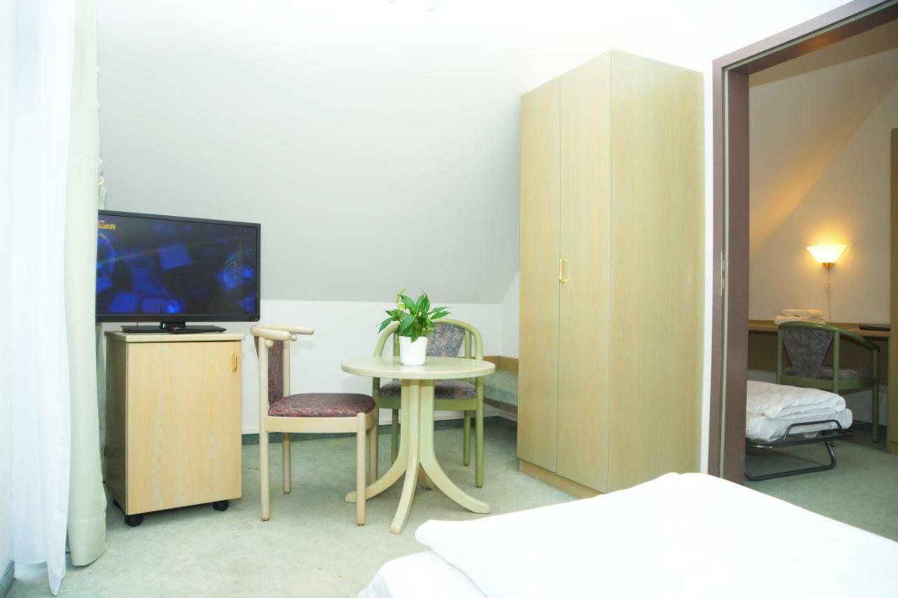 Hotel Krauthof ลุดวิกสบูร์ก ภายนอก รูปภาพ
