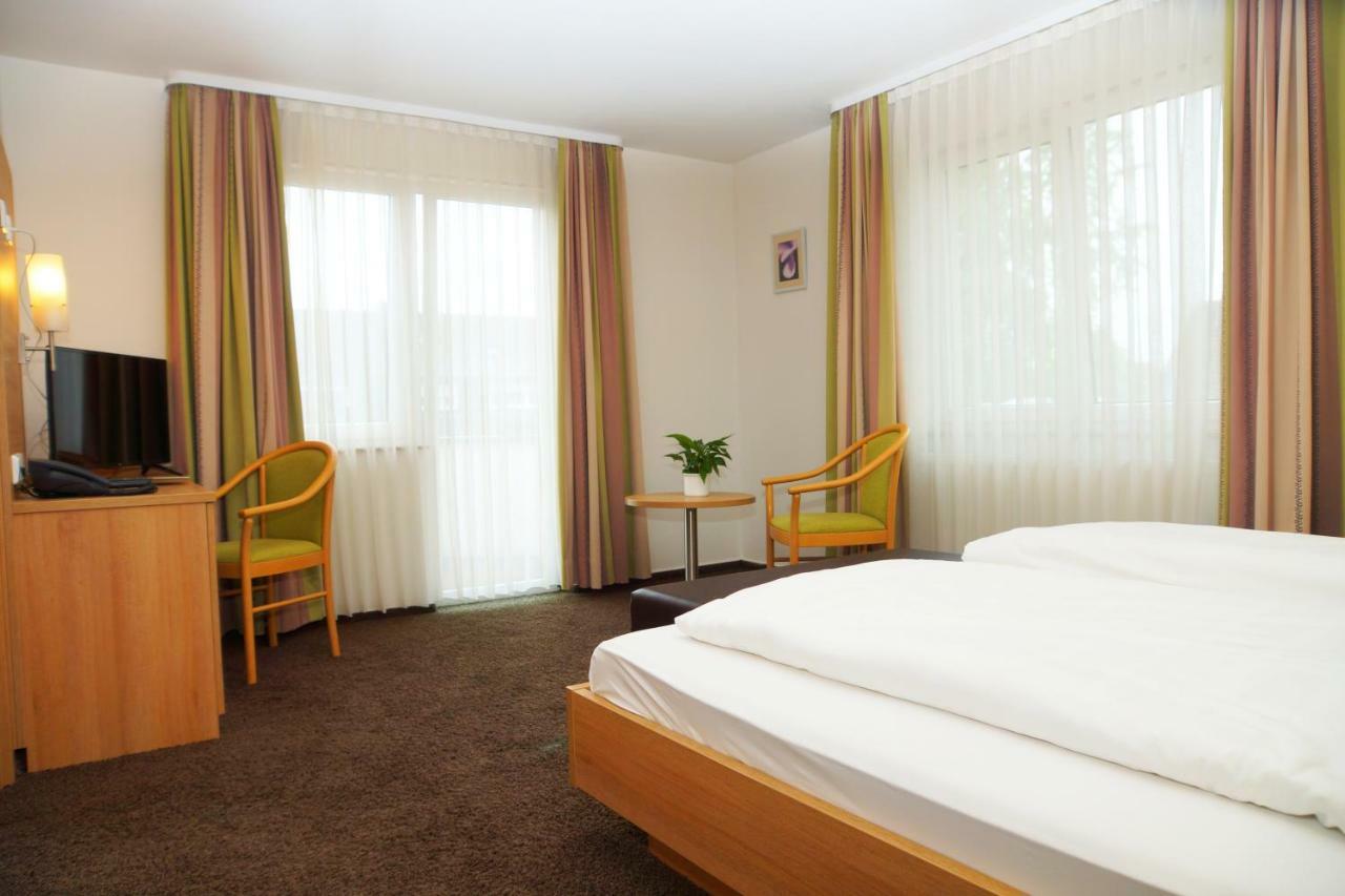 Hotel Krauthof ลุดวิกสบูร์ก ภายนอก รูปภาพ