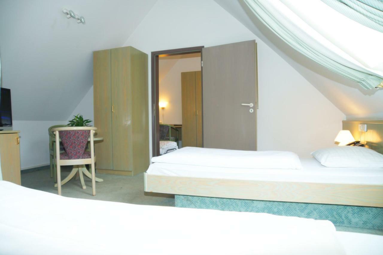 Hotel Krauthof ลุดวิกสบูร์ก ภายนอก รูปภาพ
